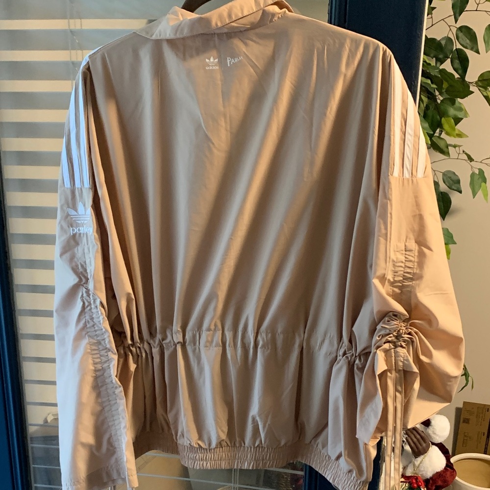 adidas Beige Bomber Jacket with White Shoulder Stripes - Picture 6 of 7